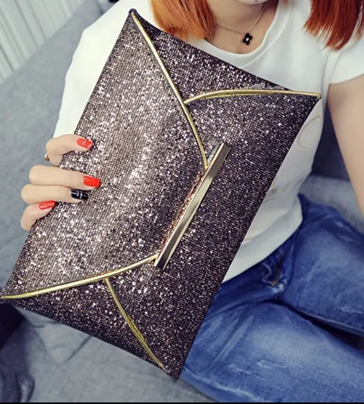 Pochette de soirée dorée à paillettes - Image 1