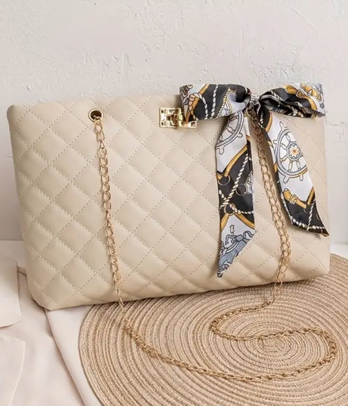 Grand Cabas Matelassé Poudré à Chaînes Dorées - Image 1